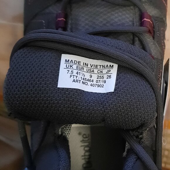 Shoes - Picture 4 of 4